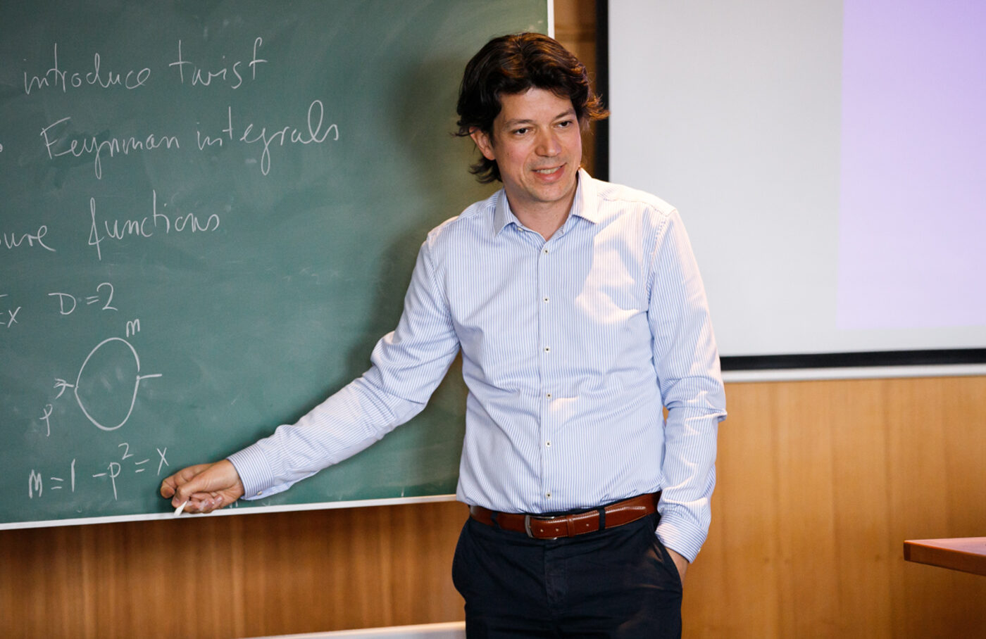 Johannes Henn explaining Feynman integrals at the blackboard